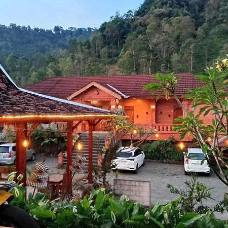 Villa Pringgitan Tawangmangu Exterior photo